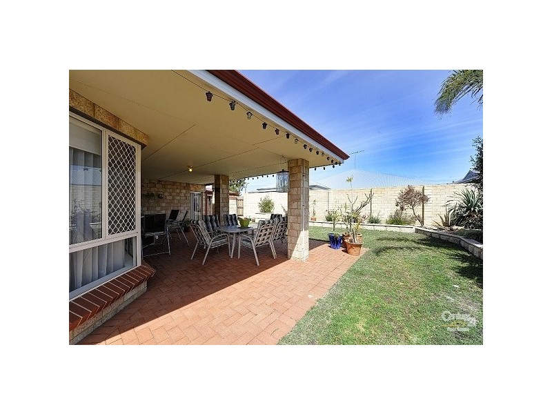 8 Grevillea Rise, Halls Head WA 6210
