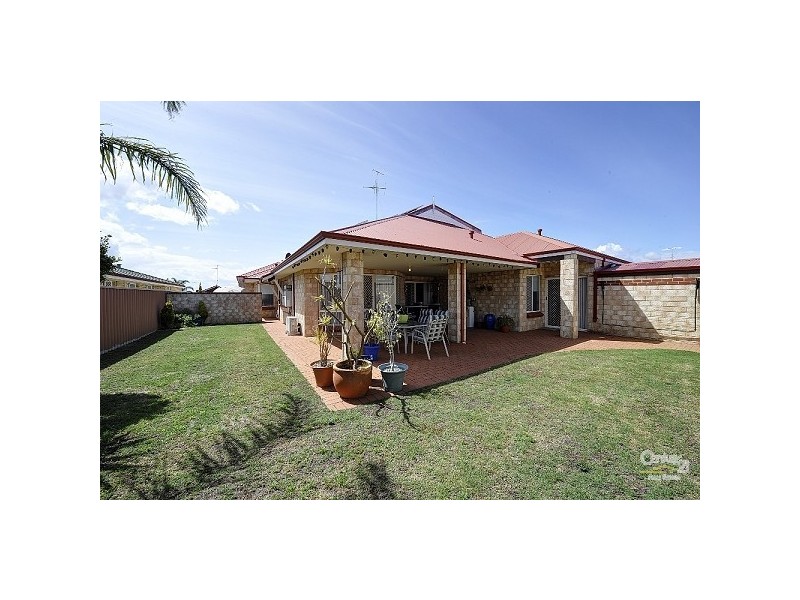 8 Grevillea Rise, Halls Head WA 6210