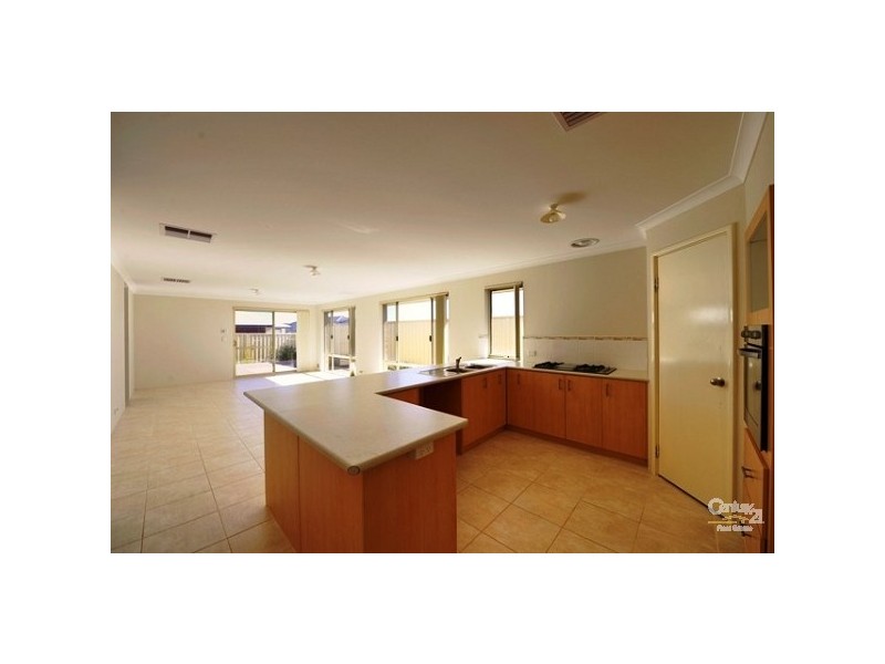 7 Lascelles Circus, Lakelands WA 6180