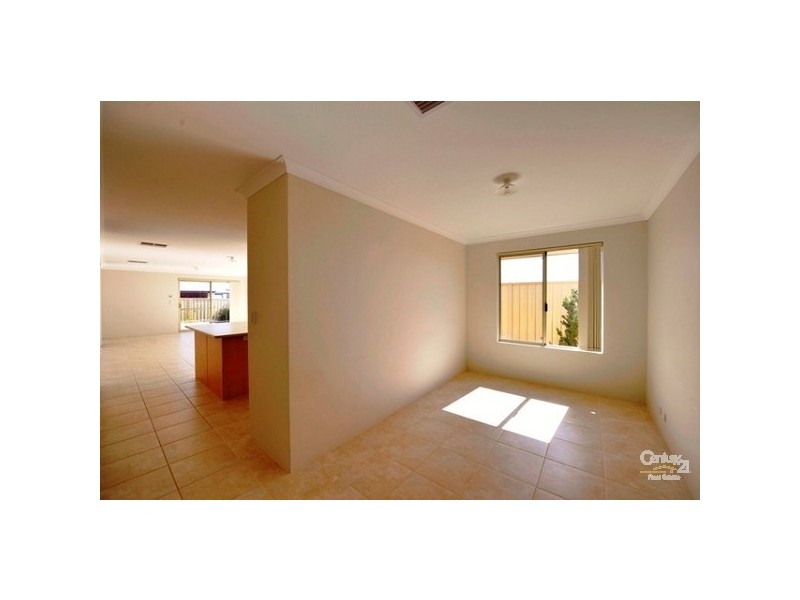 7 Lascelles Circus, Lakelands WA 6180