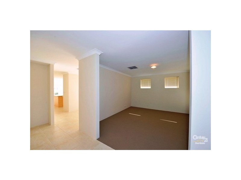 7 Lascelles Circus, Lakelands WA 6180