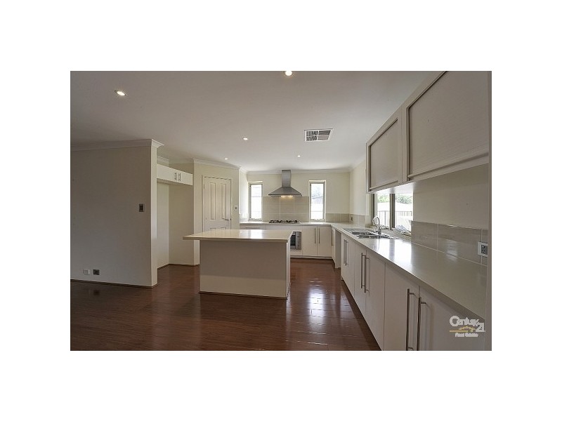 6 Hera Court, San Remo WA 6210