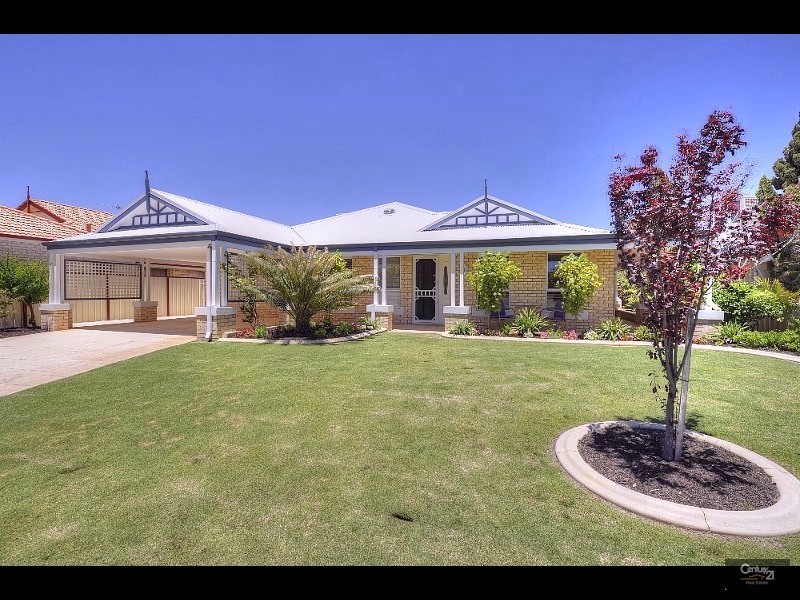 9 Suncrest Meander, Meadow Springs WA 6210