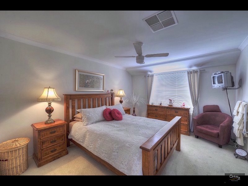 9 Suncrest Meander, Meadow Springs WA 6210