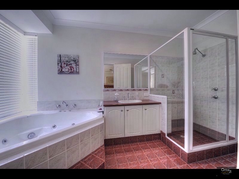 9 Suncrest Meander, Meadow Springs WA 6210