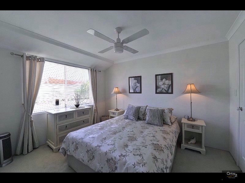 9 Suncrest Meander, Meadow Springs WA 6210