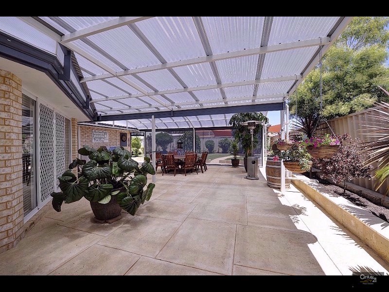 9 Suncrest Meander, Meadow Springs WA 6210