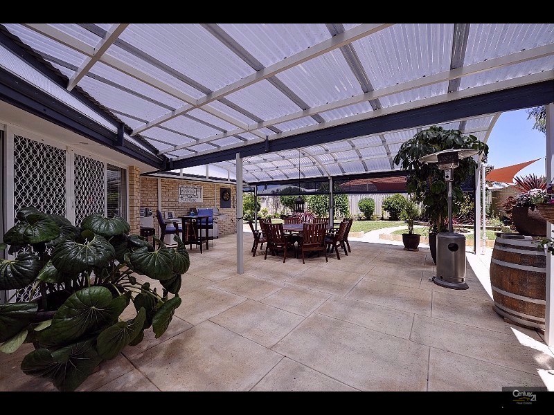 9 Suncrest Meander, Meadow Springs WA 6210