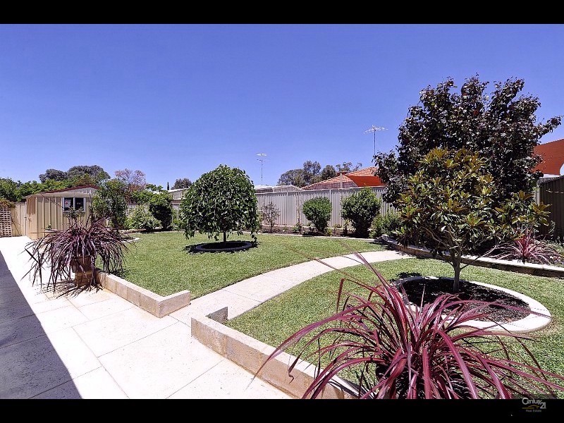 9 Suncrest Meander, Meadow Springs WA 6210