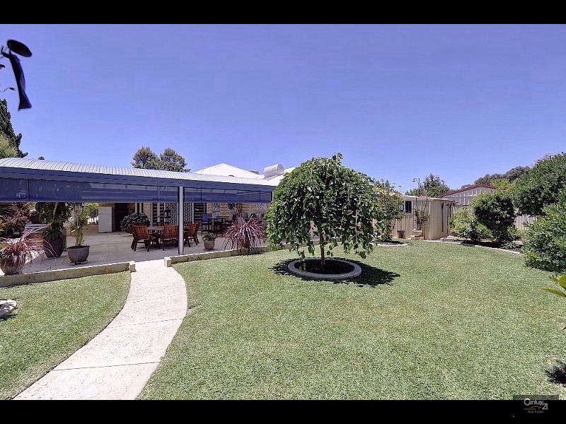 9 Suncrest Meander, Meadow Springs WA 6210