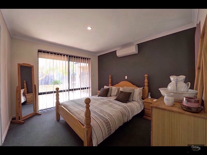 8 Castaway Cove, Halls Head WA 6210