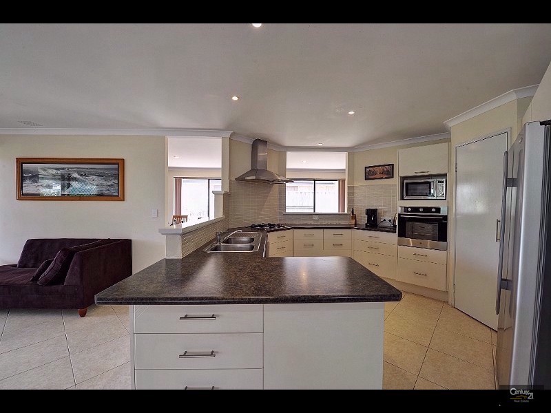 8 Castaway Cove, Halls Head WA 6210