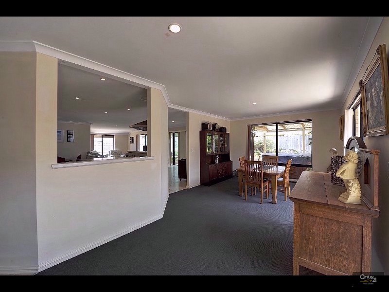 8 Castaway Cove, Halls Head WA 6210