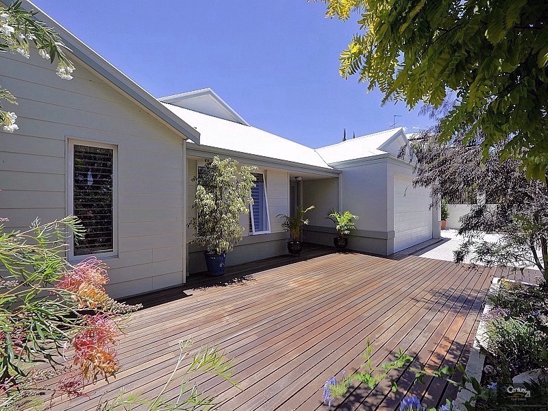 16 McKerracher Street, Dudley Park WA 6210