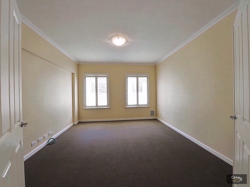 16 McKerracher Street, Dudley Park WA 6210