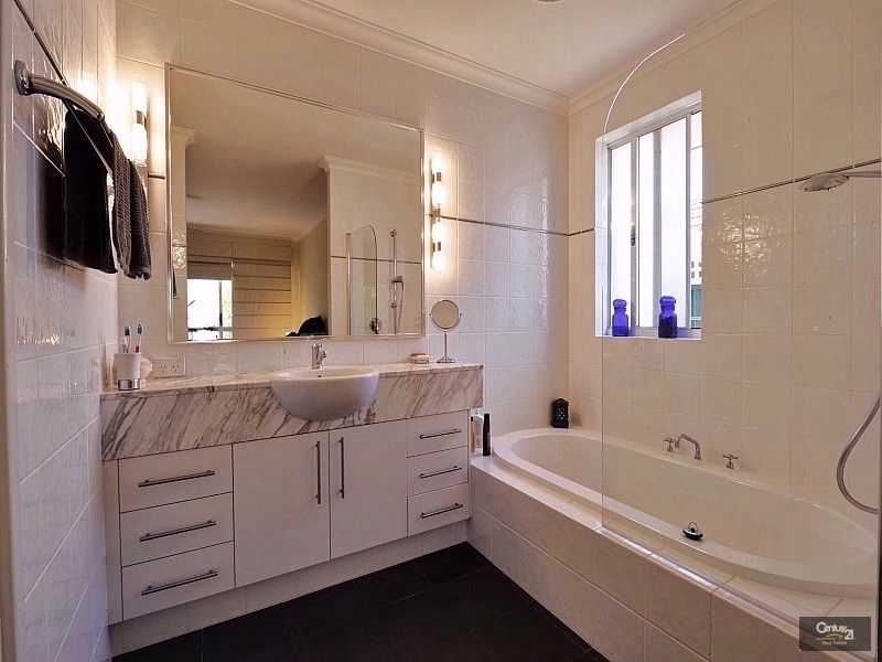 16 McKerracher Street, Dudley Park WA 6210