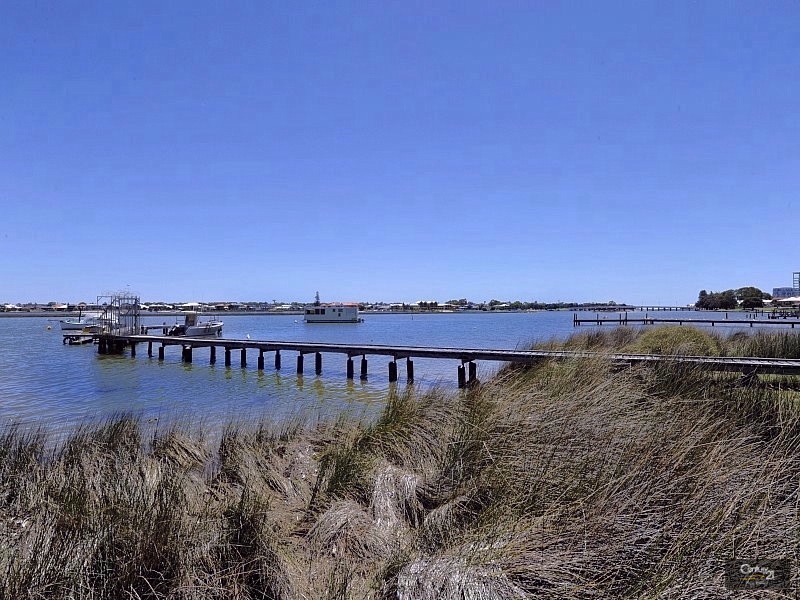 16 McKerracher Street, Dudley Park WA 6210