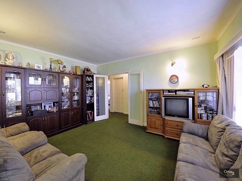 2 Gillark Street, Dudley Park WA 6210