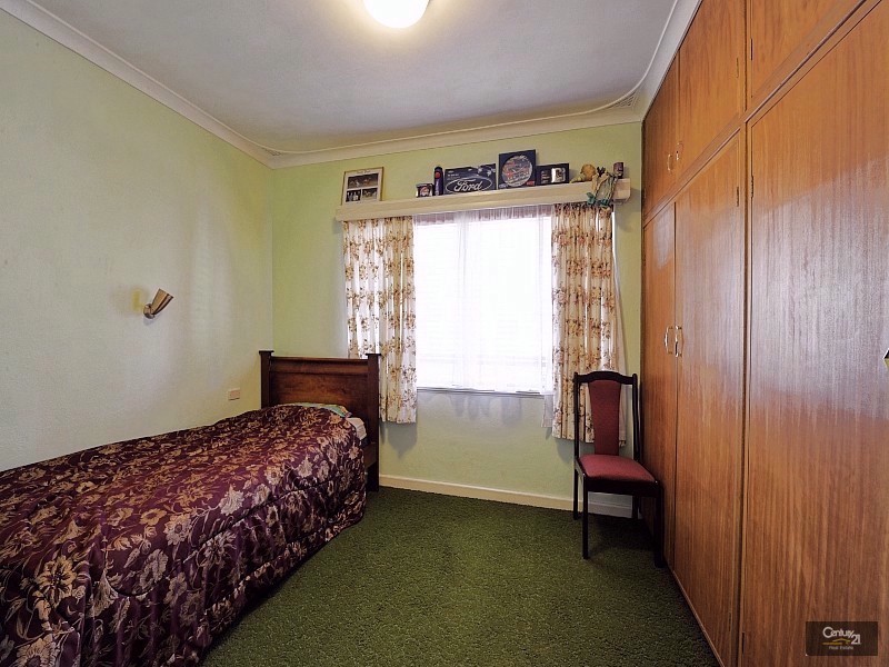 2 Gillark Street, Dudley Park WA 6210