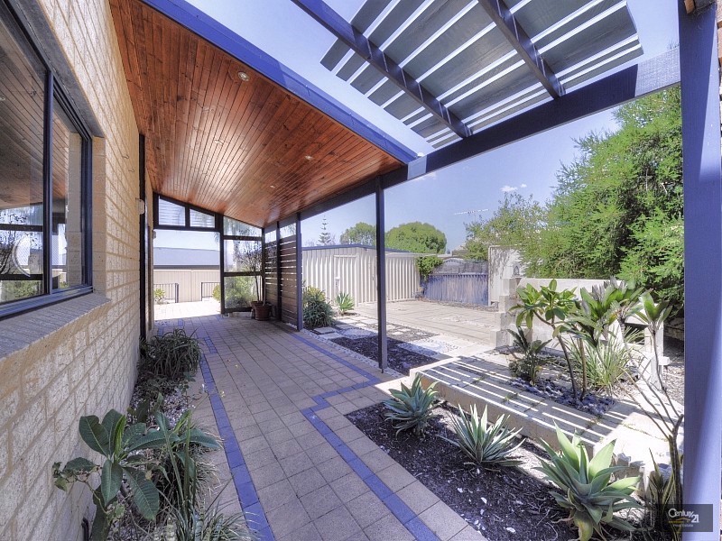 7 Dryandra Place, Halls Head WA 6210
