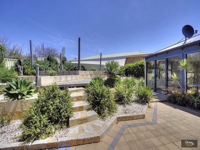 7 Dryandra Place, Halls Head WA 6210