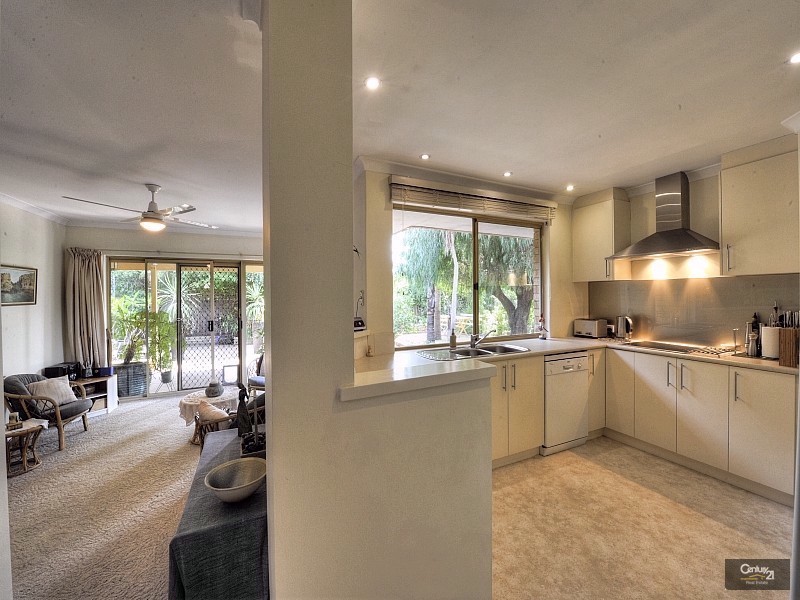 16 Inverness Drive, Meadow Springs WA 6210