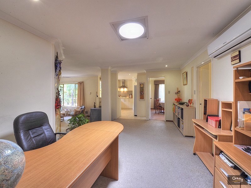 16 Inverness Drive, Meadow Springs WA 6210