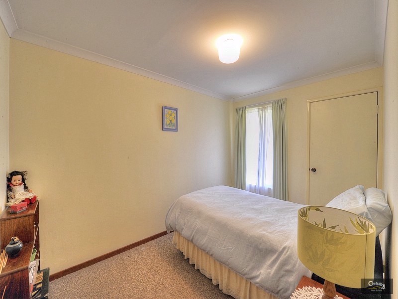 16 Inverness Drive, Meadow Springs WA 6210