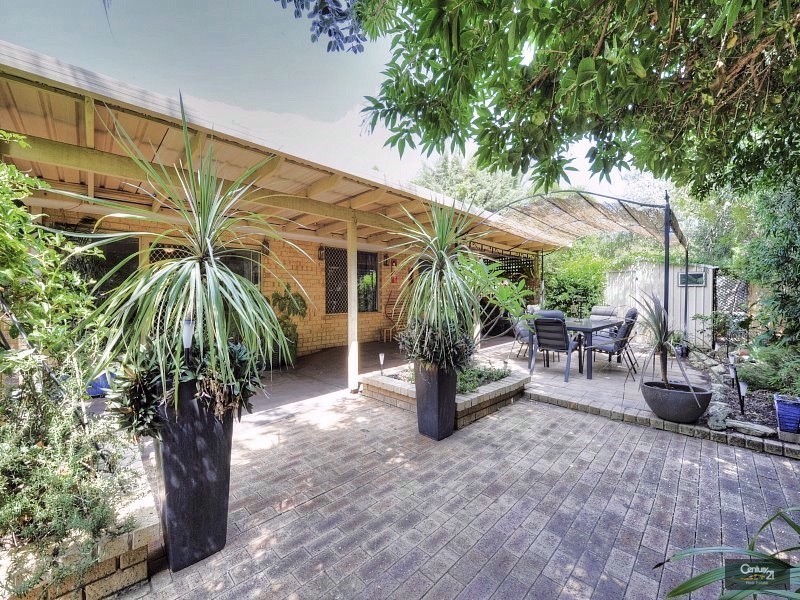 16 Inverness Drive, Meadow Springs WA 6210