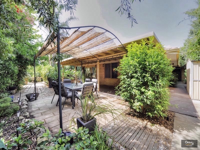 16 Inverness Drive, Meadow Springs WA 6210