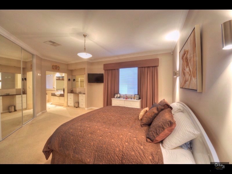 19 Armstrong Street, Halls Head WA 6210