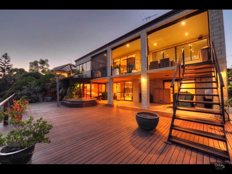 19 Armstrong Street, Halls Head WA 6210