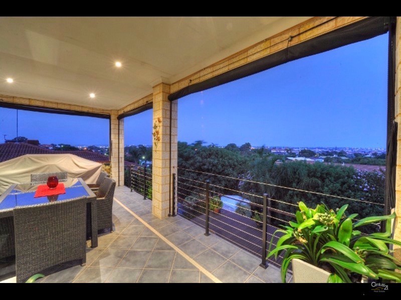 19 Armstrong Street, Halls Head WA 6210