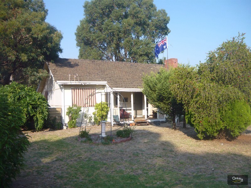 8 Camp Road, Pinjarra WA 6208