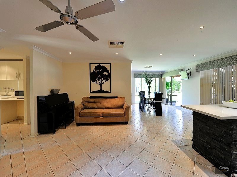 117 Woodland Parade, Stake Hill WA 6181