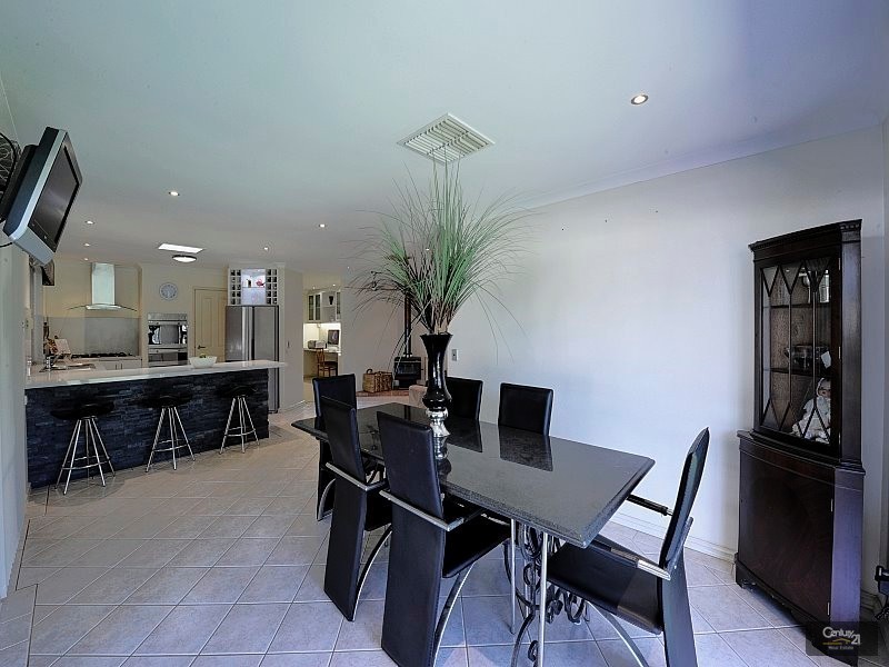 117 Woodland Parade, Stake Hill WA 6181