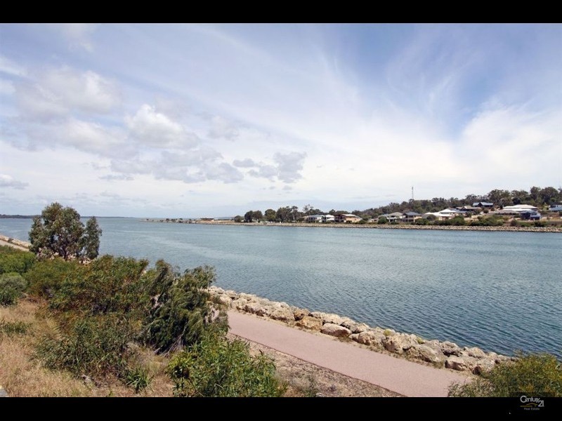 11 Spoonbill Retreat, Wannanup WA 6210