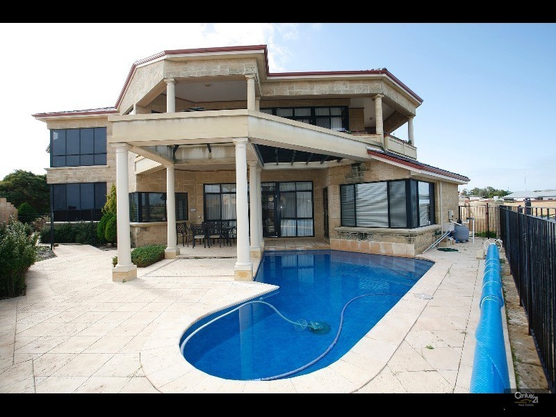 9 Captain Court, Wannanup WA 6210