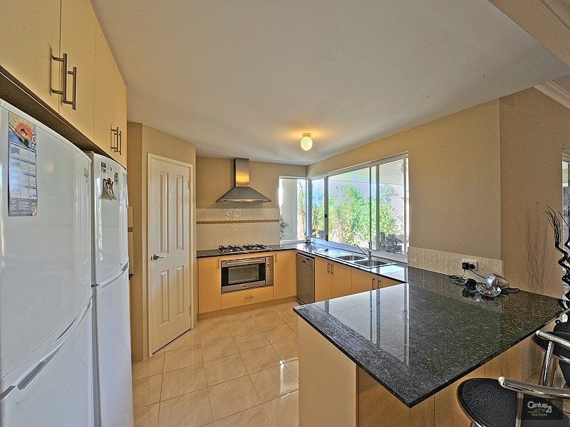18 Bridgewater Boulevard, Erskine WA 6210