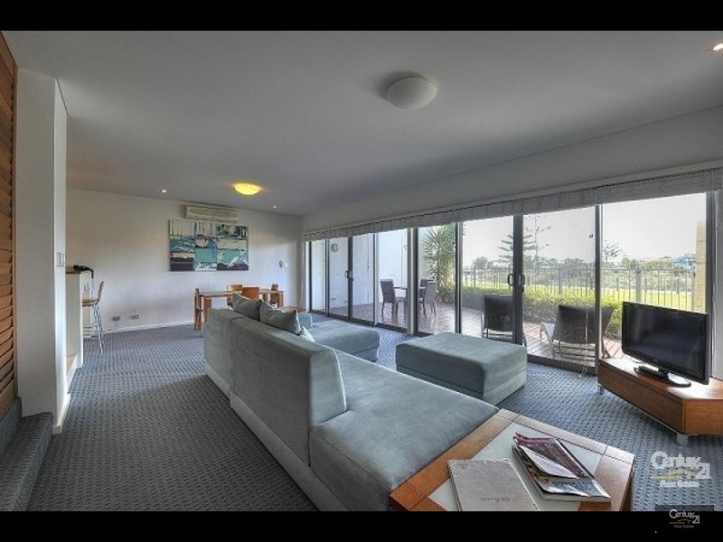 3/16 Dolphin Drive, Mandurah WA 6210