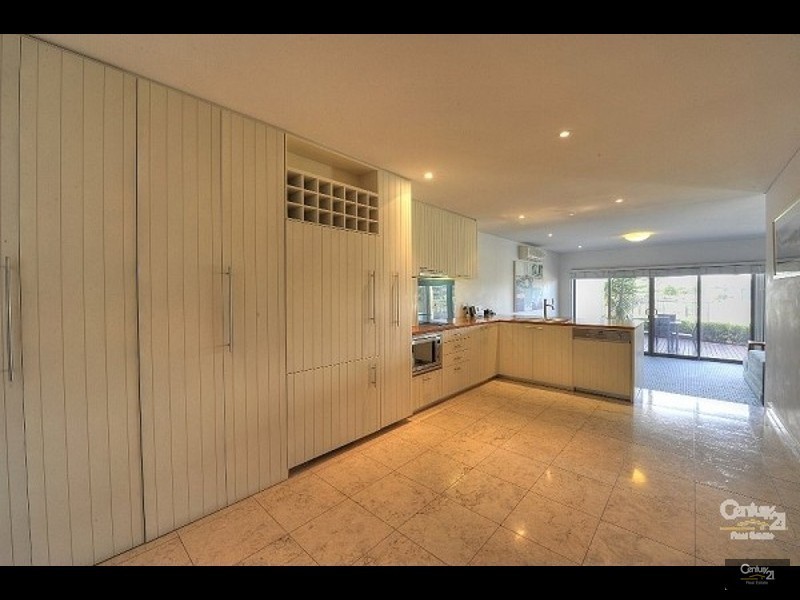 3/16 Dolphin Drive, Mandurah WA 6210