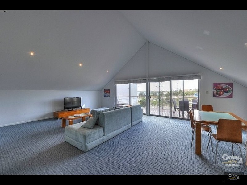 3/16 Dolphin Drive, Mandurah WA 6210