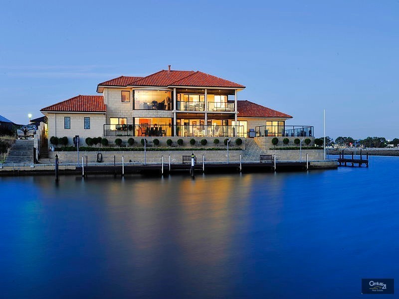 18 Fistina Ramble, Halls Head WA 6210