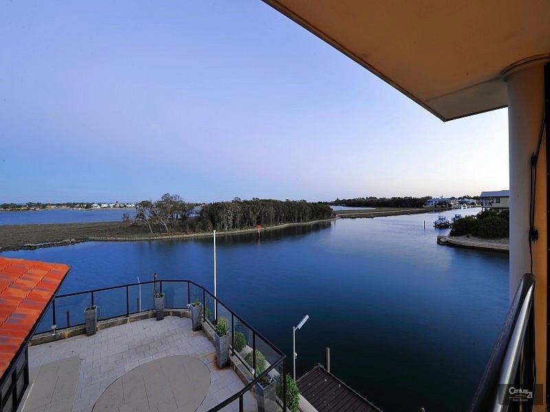 18 Fistina Ramble, Halls Head WA 6210