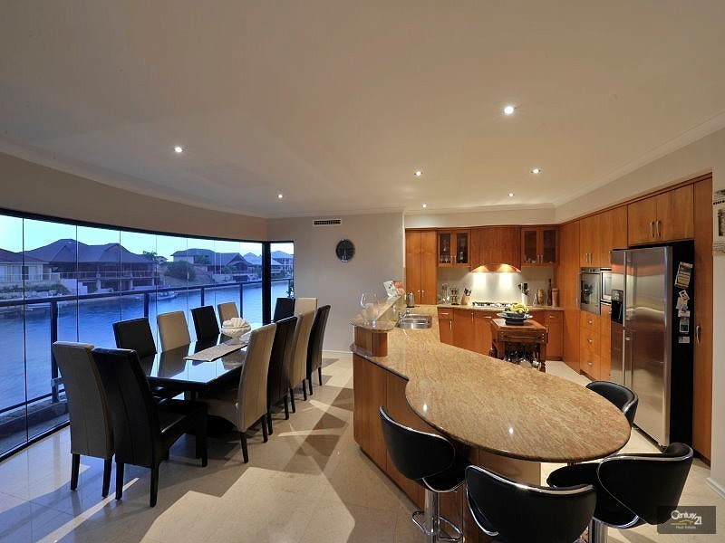 18 Fistina Ramble, Halls Head WA 6210