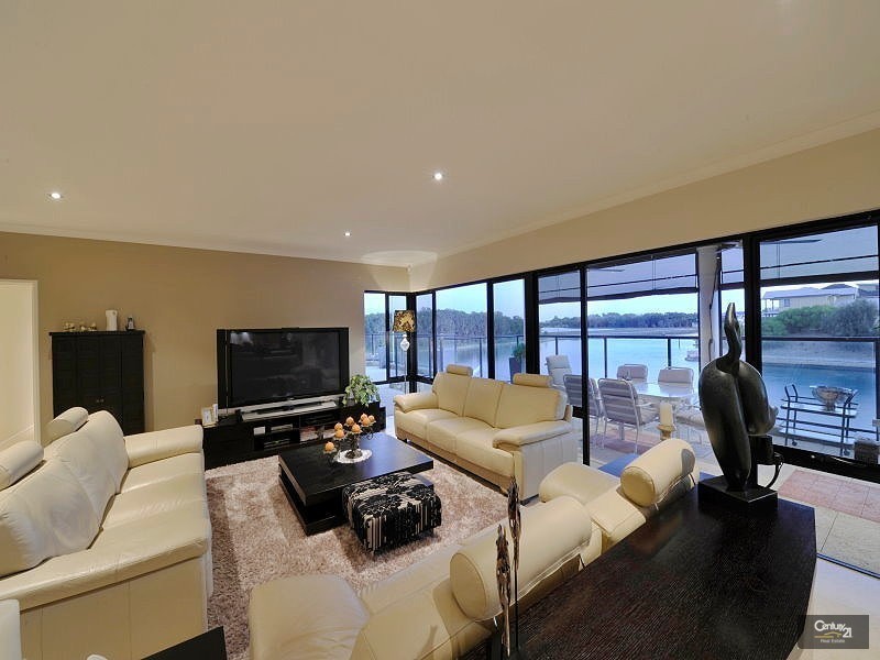 18 Fistina Ramble, Halls Head WA 6210