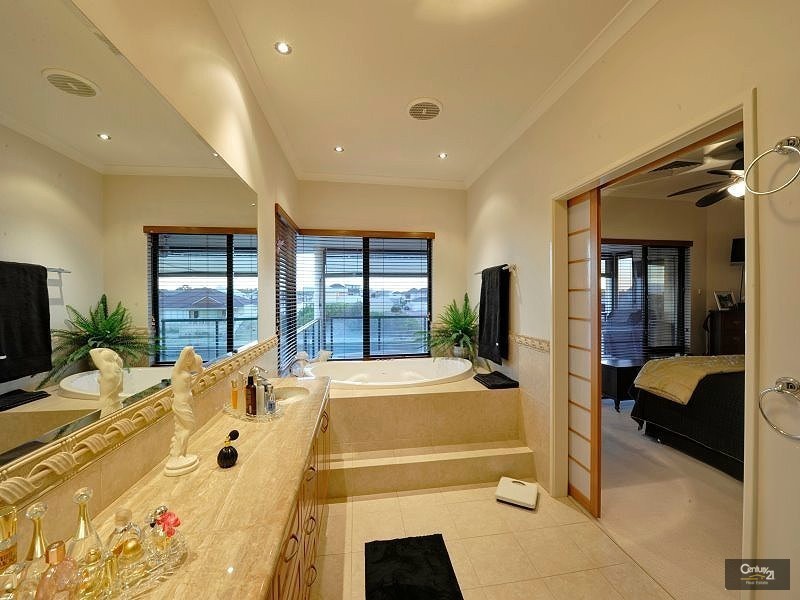 18 Fistina Ramble, Halls Head WA 6210