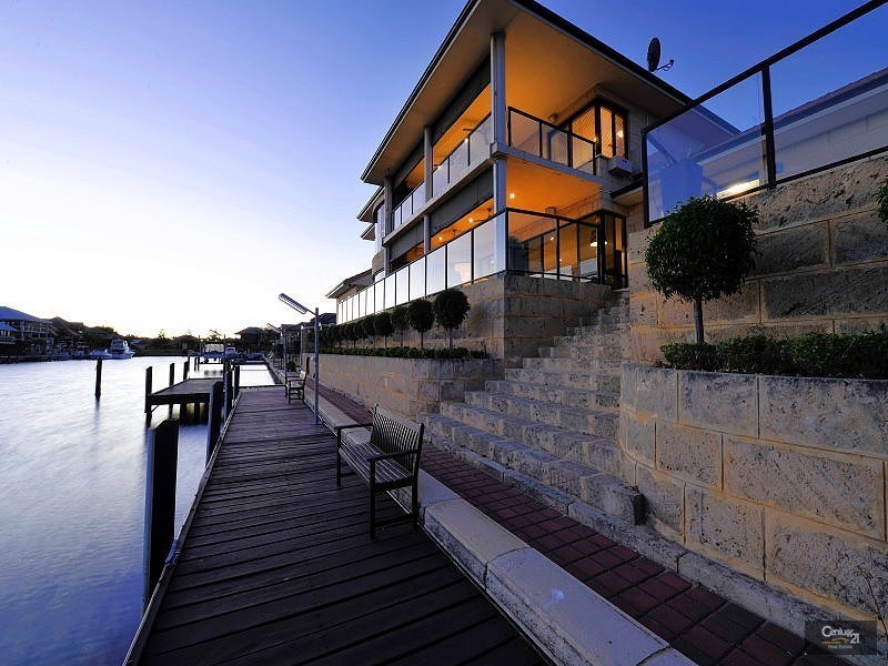 18 Fistina Ramble, Halls Head WA 6210