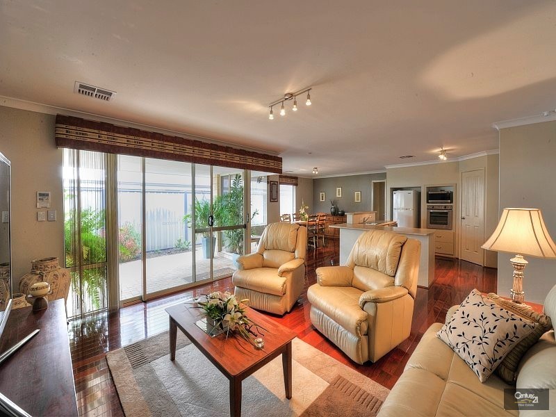 19 Tamcrest Loop, Meadow Springs WA 6210