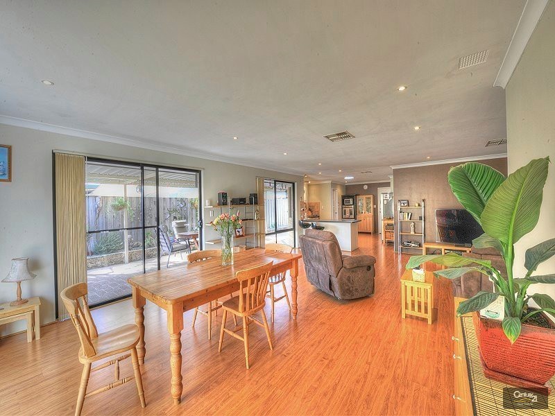 12 Bethel Corner, Halls Head WA 6210